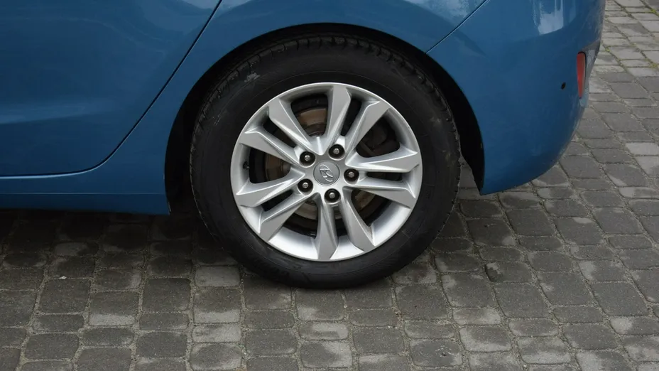HYUNDAI i30 -
