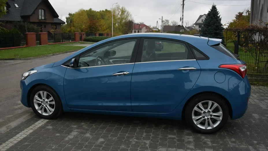 HYUNDAI i30 -