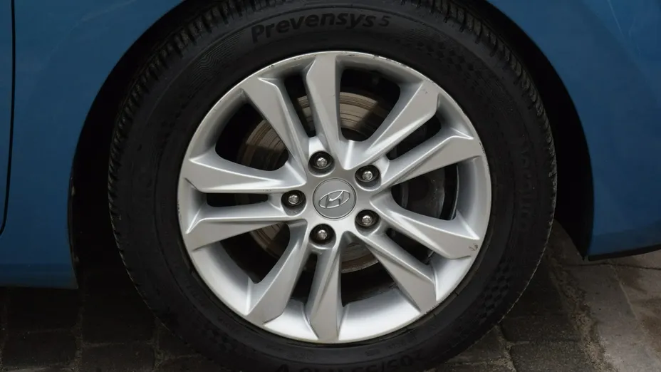 HYUNDAI i30 -