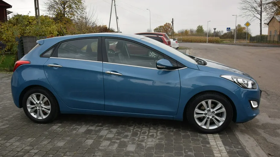 HYUNDAI i30 -