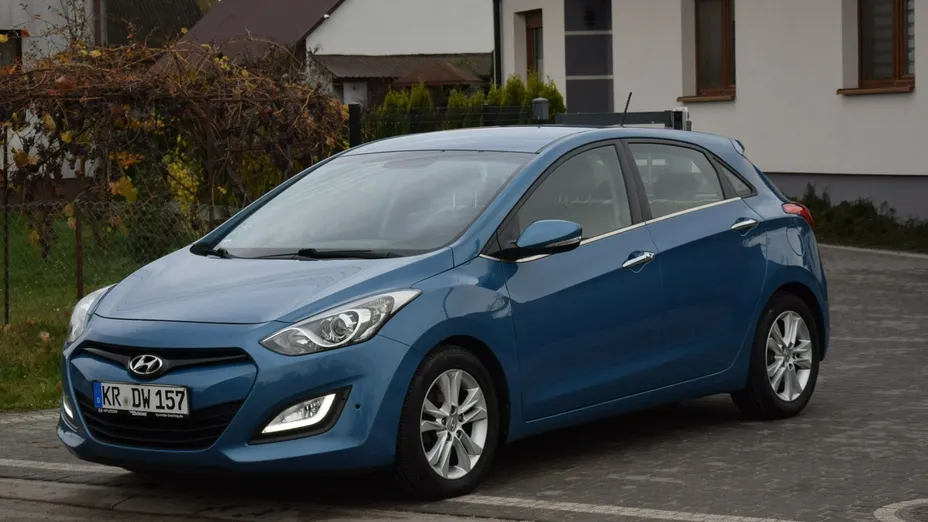 HYUNDAI i30 -