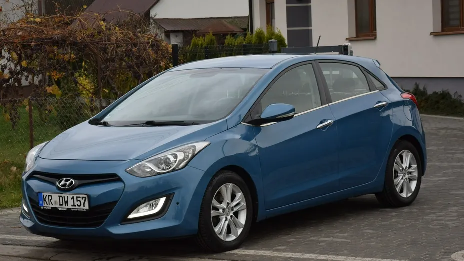 HYUNDAI i30 -