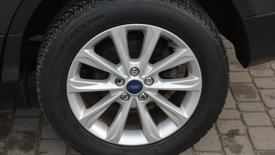 FORD Kuga -