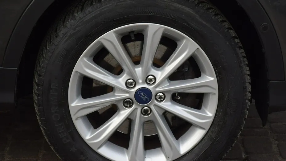 FORD Kuga -