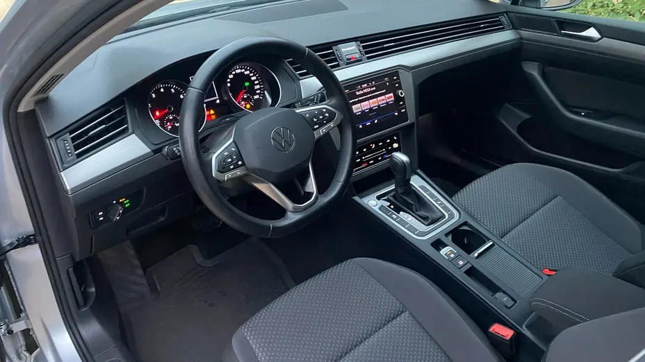 VOLKSWAGEN Passat -