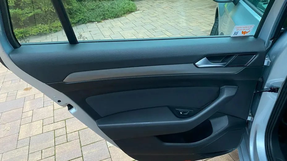 VOLKSWAGEN Passat -