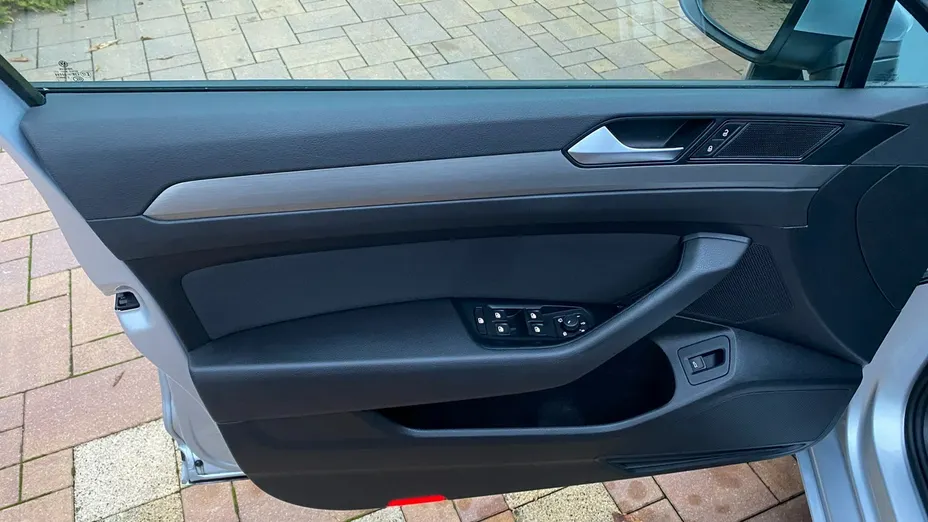 VOLKSWAGEN Passat -