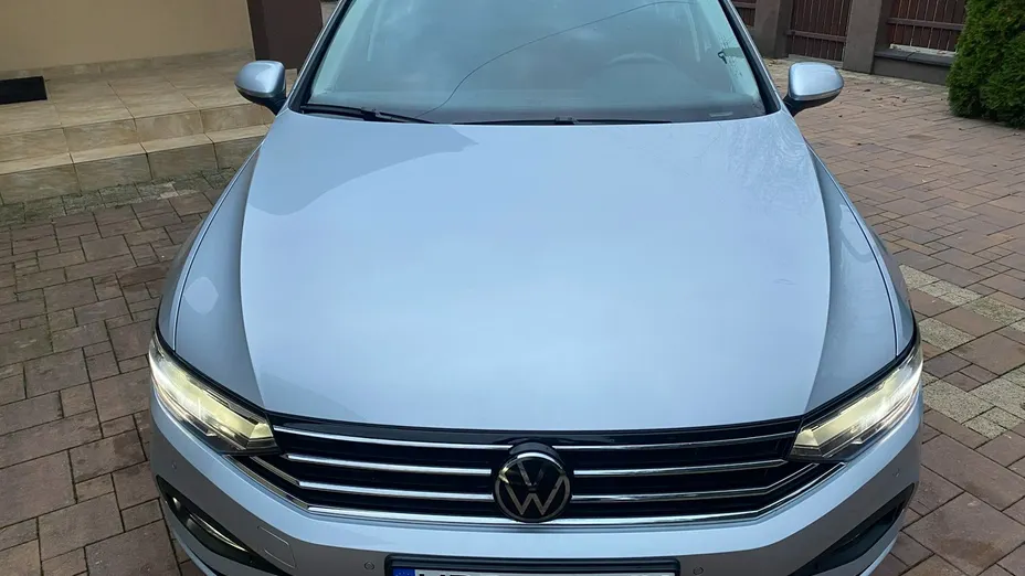 VOLKSWAGEN Passat -