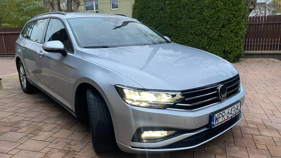 VOLKSWAGEN Passat -