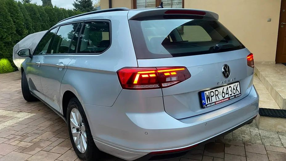VOLKSWAGEN Passat -