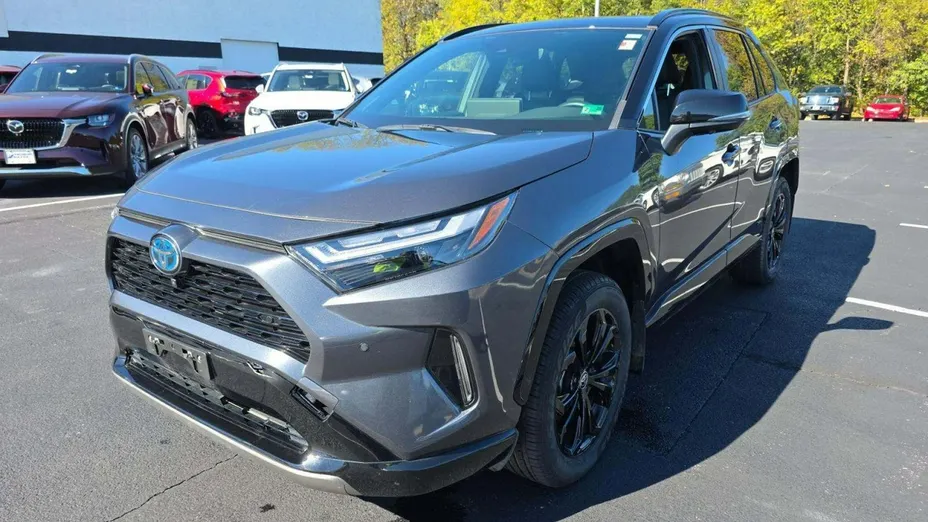 TOYOTA RAV4 -