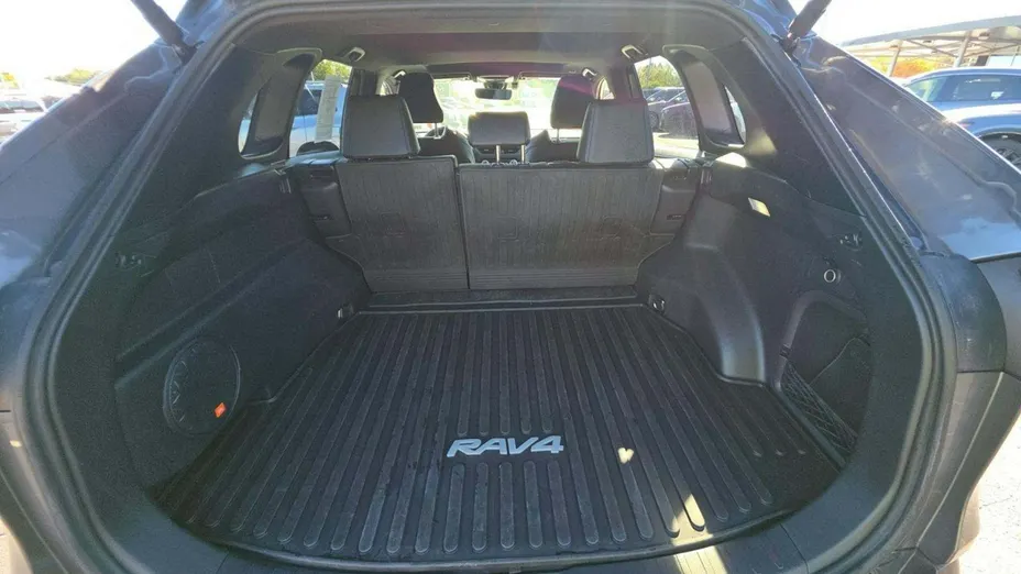 TOYOTA RAV4 -