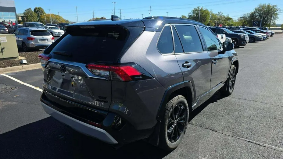 TOYOTA RAV4 -