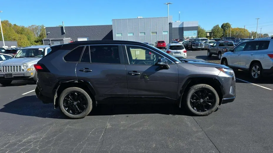 TOYOTA RAV4 -