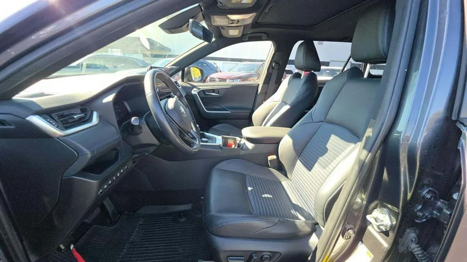 TOYOTA RAV4 -