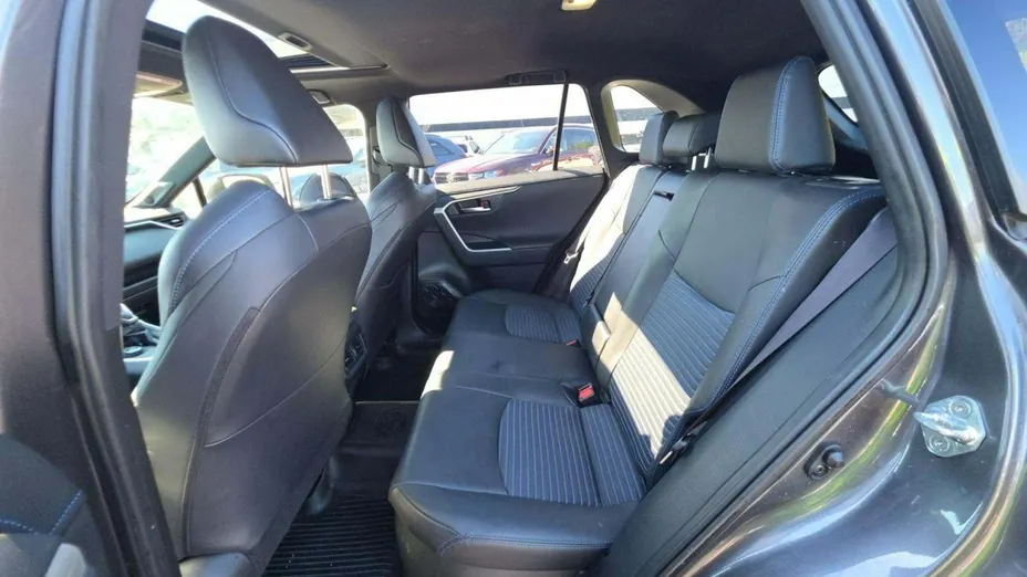 TOYOTA RAV4 -