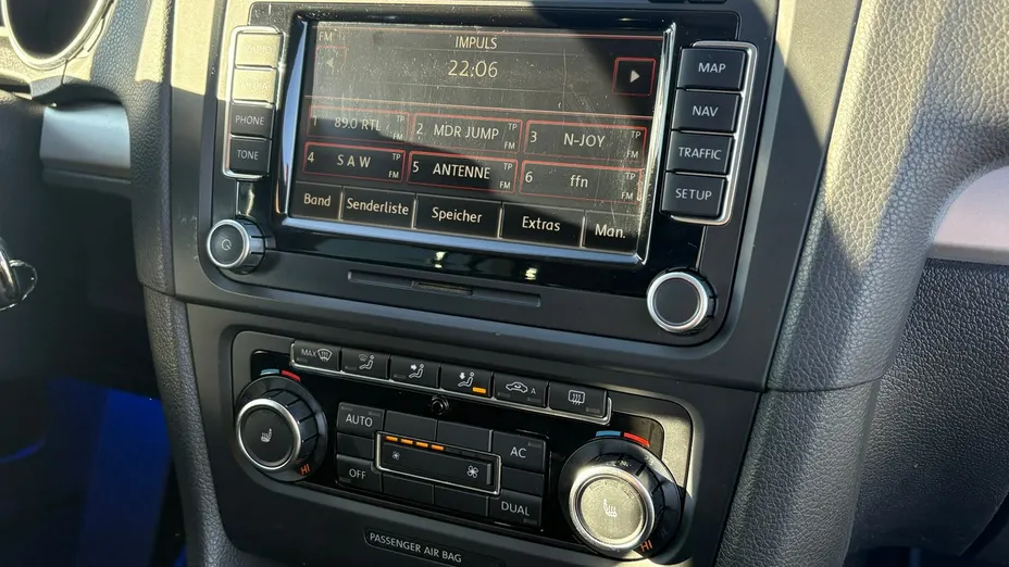 VOLKSWAGEN Golf -
