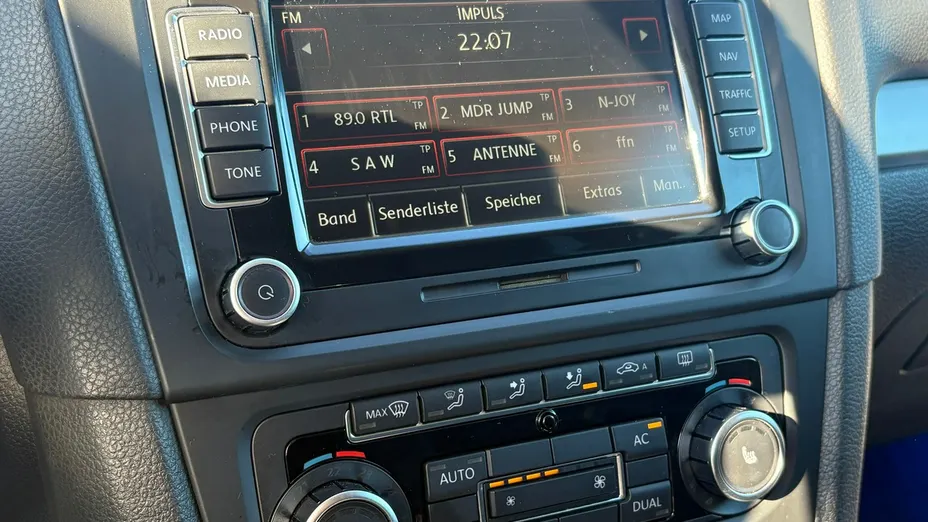 VOLKSWAGEN Golf -