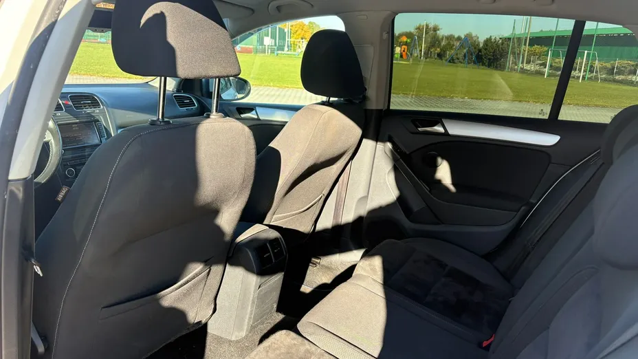 VOLKSWAGEN Golf -