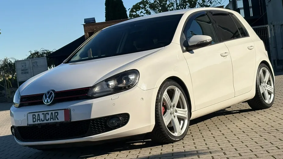 VOLKSWAGEN Golf -