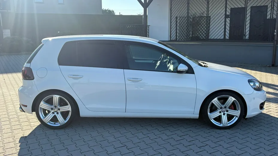 VOLKSWAGEN Golf -