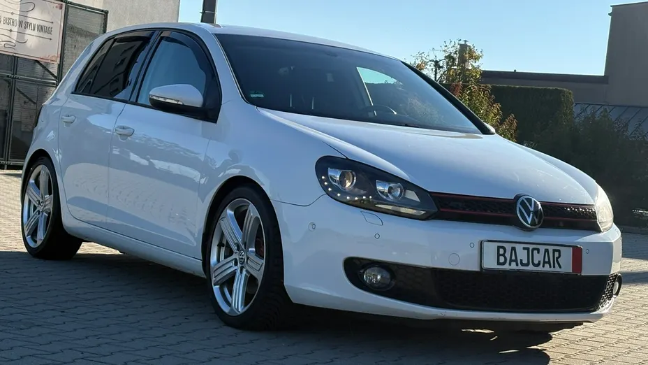 VOLKSWAGEN Golf -