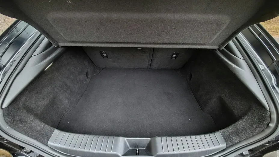 MAZDA 3 -