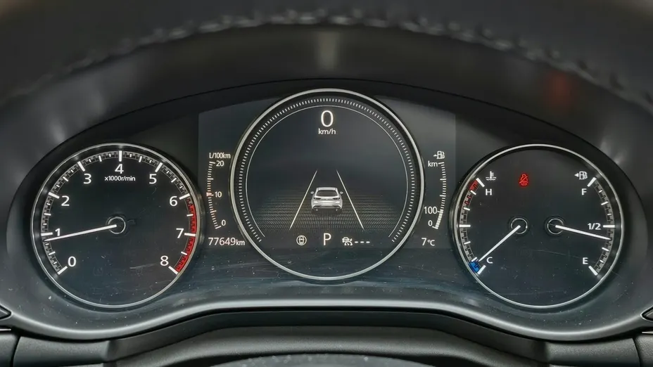 MAZDA 3 -