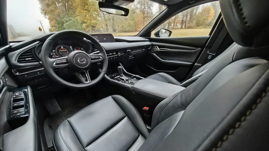MAZDA 3 -