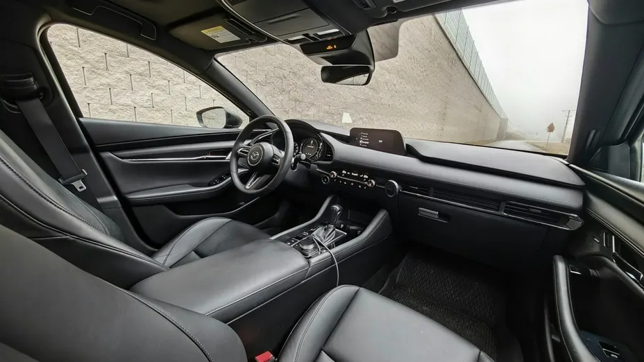 MAZDA 3 -