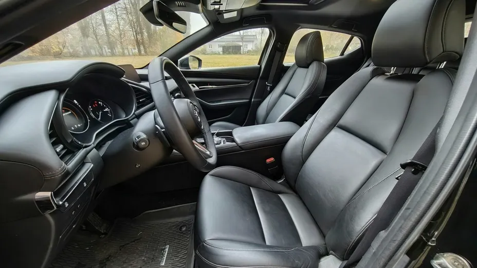 MAZDA 3 -