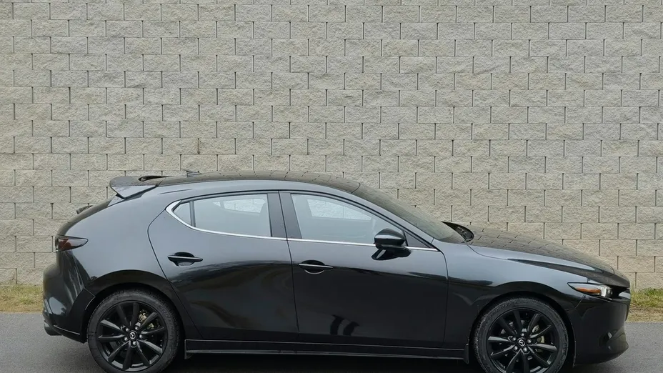 MAZDA 3 -