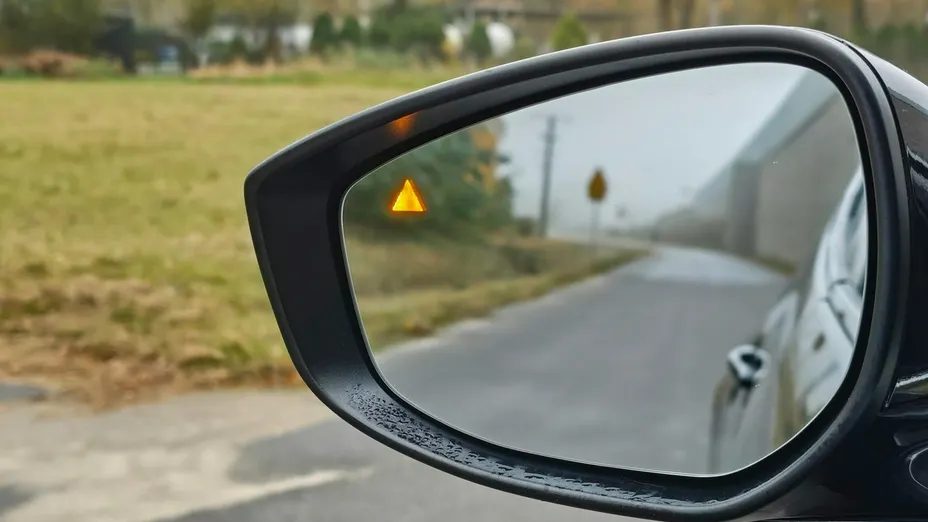 MAZDA 3 -