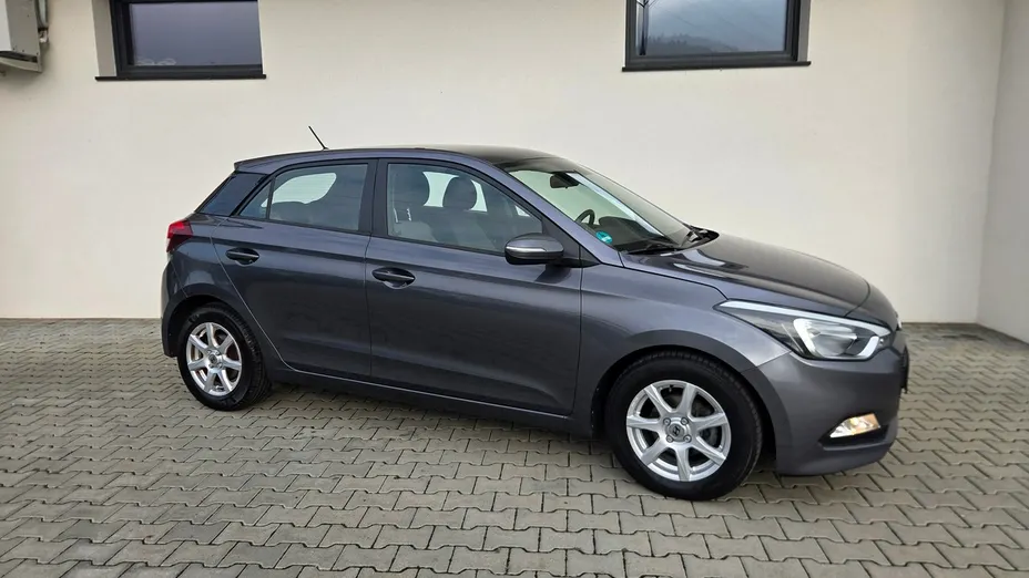HYUNDAI i20 -