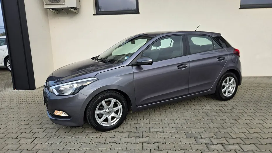 HYUNDAI i20 -