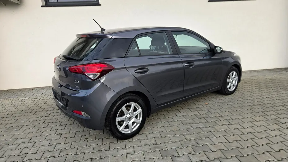 HYUNDAI i20 -