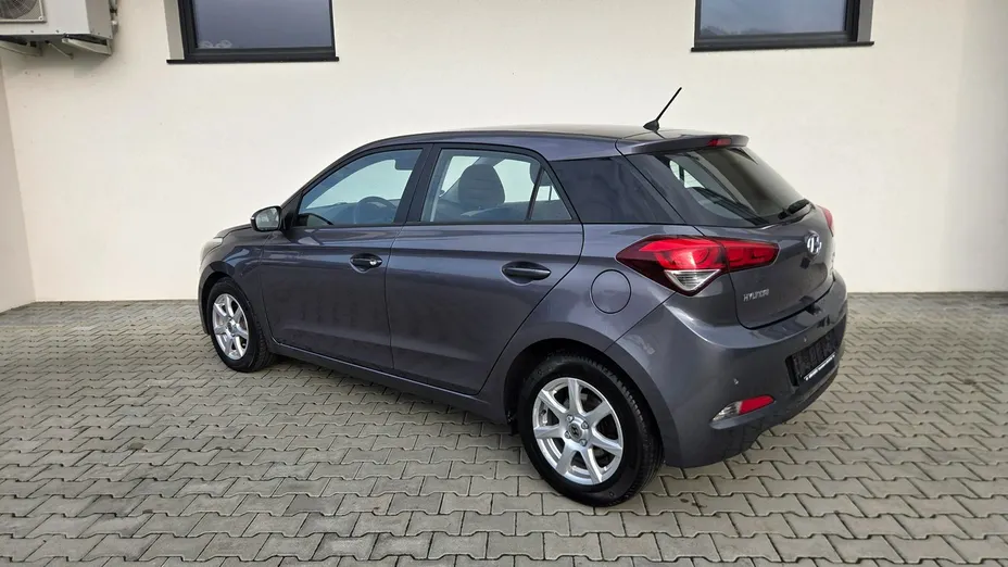HYUNDAI i20 -