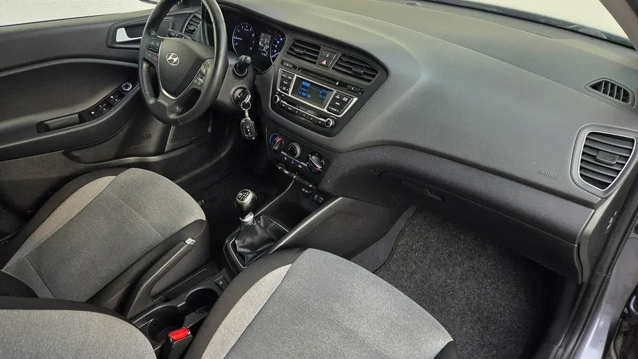 HYUNDAI i20 -