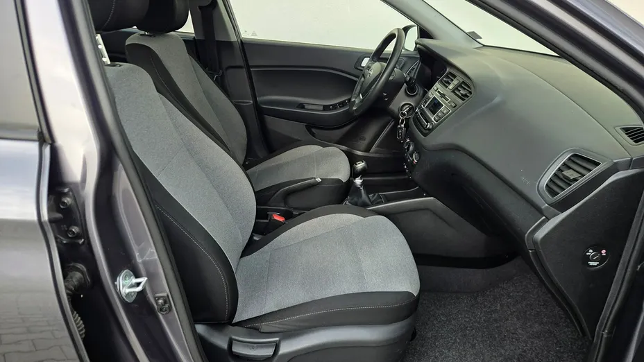 HYUNDAI i20 -