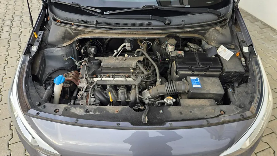 HYUNDAI i20 -