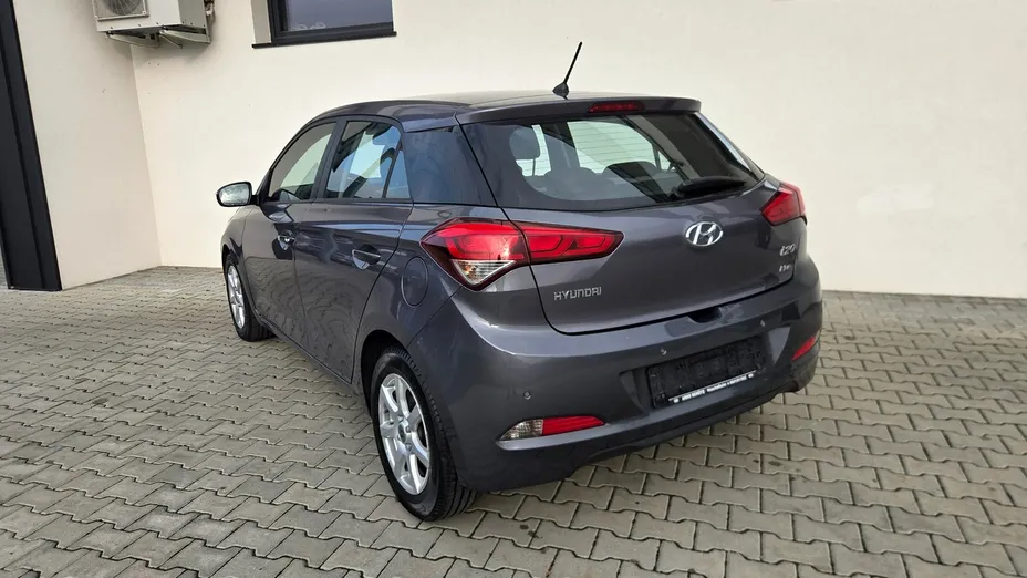 HYUNDAI i20 -