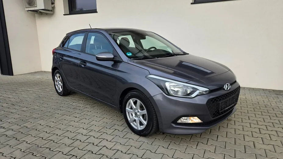 HYUNDAI i20 -