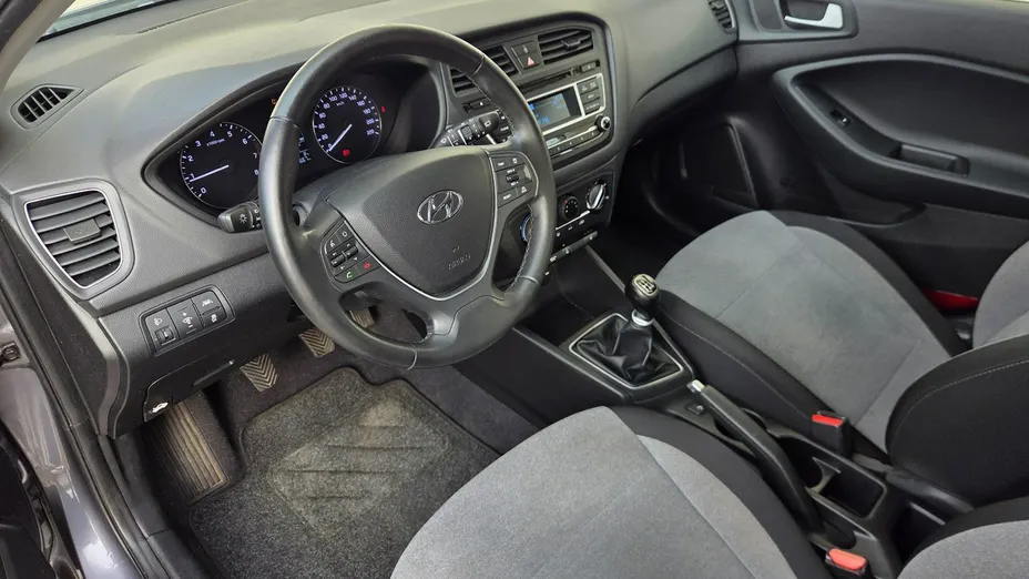 HYUNDAI i20 -