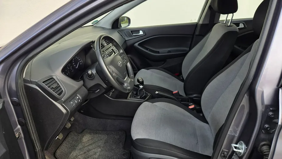 HYUNDAI i20 -