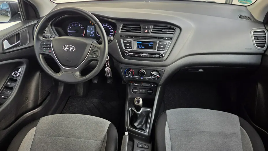 HYUNDAI i20 -