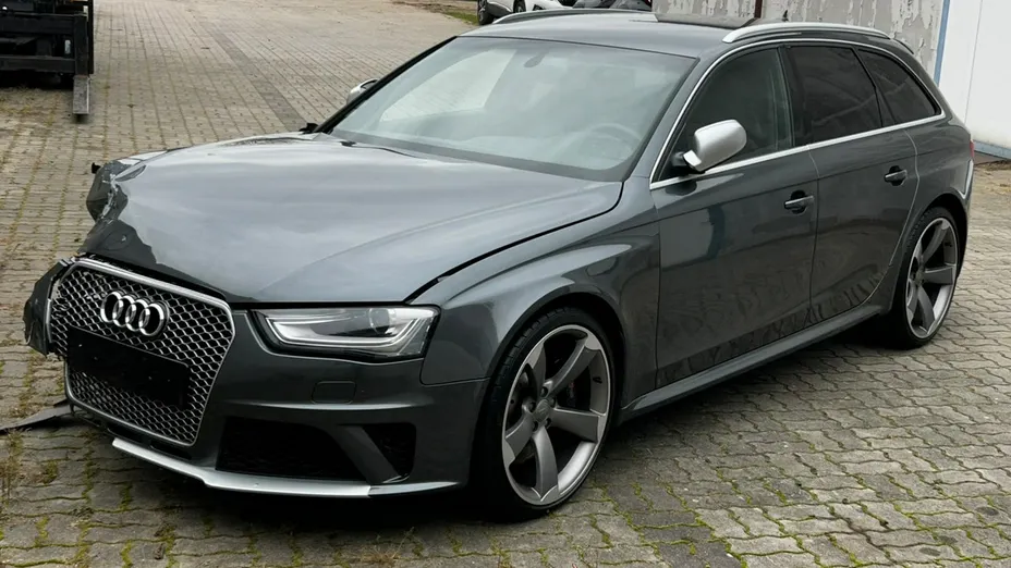 AUDI RS4 Avant -