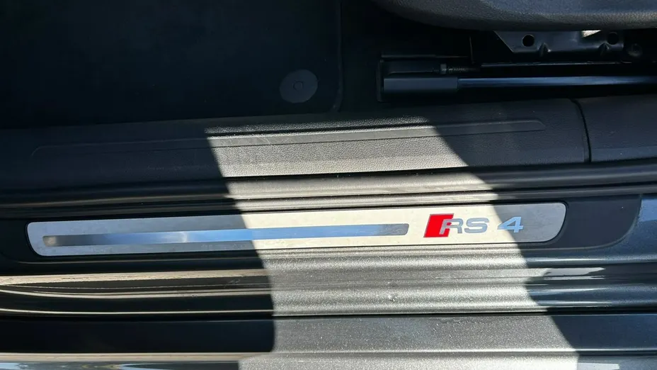 AUDI RS4 Avant -