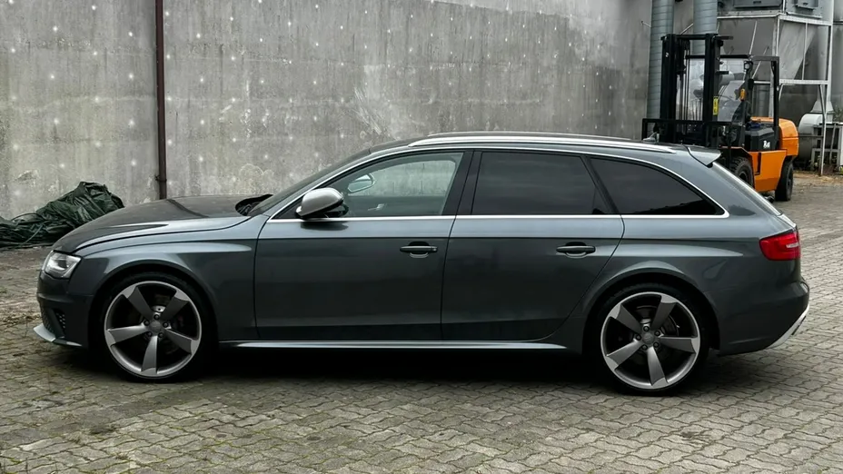 AUDI RS4 Avant -