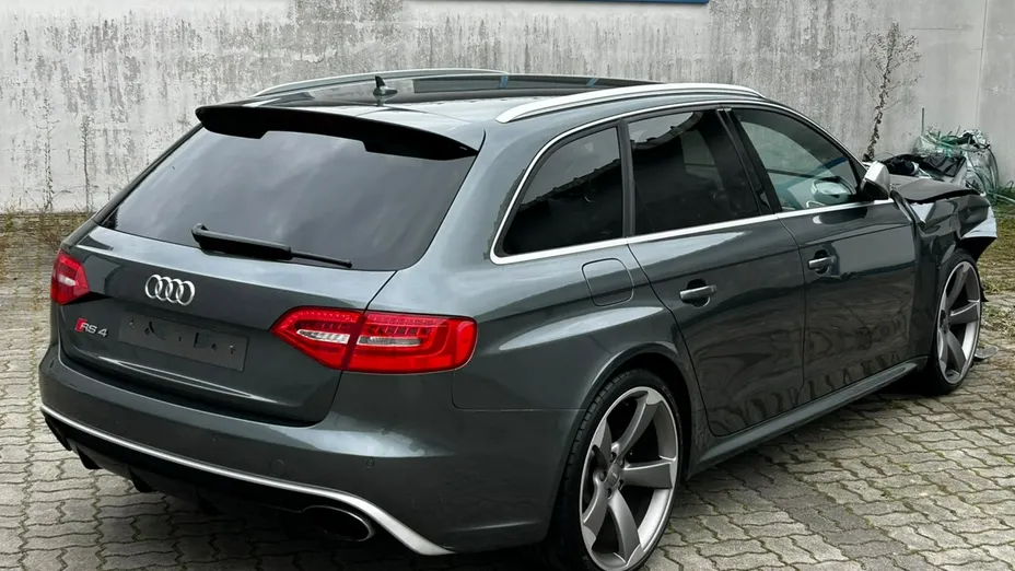 AUDI RS4 Avant -