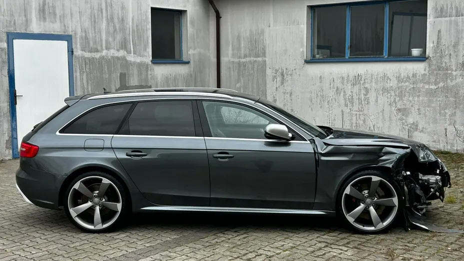 AUDI RS4 Avant -